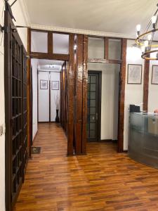 an open hallway with wooden floors and wooden beams at Hostal El Raco in Santiago