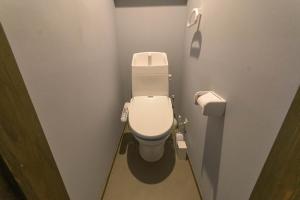 福岡市にあるなでしこ町家の小さなバスルーム(トイレ付) +48枚の写真