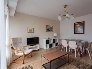 a living room with a table and a dining room at Bel appartement rénové, calme, proche centre et plage, balcon, 2 chambres, commerces à 150m - FR-1-4-685 in Saint-Jean-de-Luz