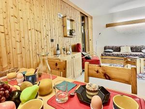 Reštaurácia alebo iné gastronomické zariadenie v ubytovaní Appartement Val-d'Isère, 2 pièces, 4 personnes - FR-1-411-915