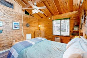 a bedroom with a bed and a ceiling fan at Caribou Cabin in Munds Park