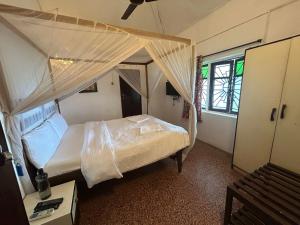 Postel nebo postele na pokoji v ubytování Ocean View Goan Beach House