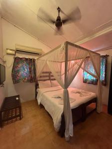 Postel nebo postele na pokoji v ubytování Ocean View Goan Beach House