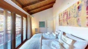 Postel nebo postele na pokoji v ubytování Family holiday home Tgiampi Sot Lantsch Lenzerheide