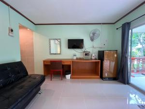TV a/nebo společenská místnost v ubytování Dong Talay Lipe Beach Resort