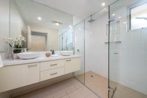a bathroom with two sinks and a glass shower at Yera Lodge Coastal Homestead in Rye Spa/Tennis Crt in Rye +53 photos
