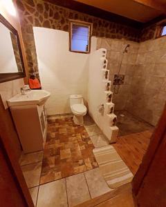 Koupelna v ubytování HOSTAL DON FELIX