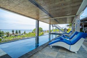 Bazén v ubytování Nusa View - Oceanfront Rentals nebo v jeho okolí
