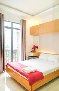 سرير أو أسرّة في غرفة في Lộc Thiên Ân hotel