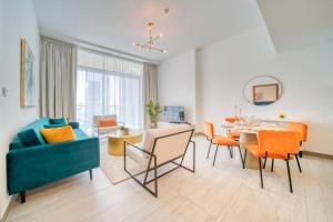 Posezení v ubytování Cozy 1BR in new Dubai -Best Spot