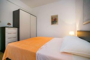 Katil atau katil-katil dalam bilik di Apartment in Malinska/Insel Krk 12762