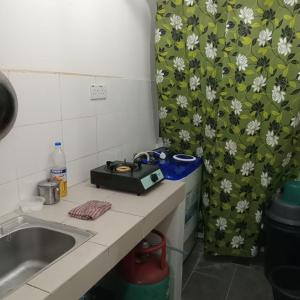 Η κουζίνα ή μικρή κουζίνα στο Kiena Uuc Telipok/kkip +11 φωτογραφίες