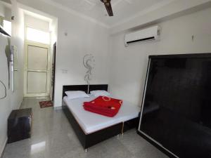 a red bag on a bed in a room at Hotel Aman in Rishīkesh