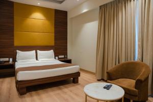 A bed or beds in a room at Hotel The Shiv Regency