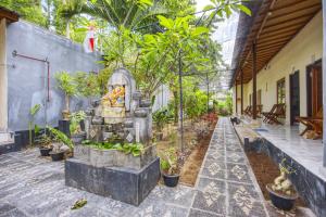 阿里拉卡萨旅馆外面的花园