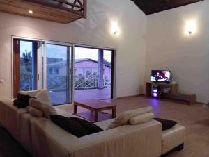 Μια τηλεόραση ή/και κέντρο ψυχαγωγίας στο VILLA RAVOLA - Ambondrona