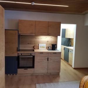 A kitchen or kitchenette at Exklusiv Apartment Sonnenalp