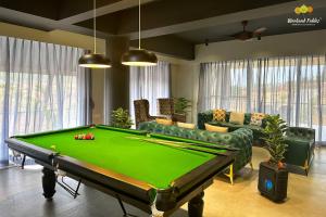 Bàn bi-da tại Weekend Fables - Panache - Villa in Igatpuri