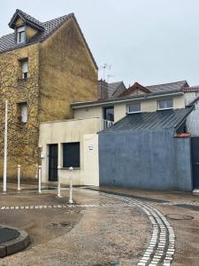 a building with a fence next to a street at Duplex belle pierre in Digoin