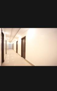 an empty corridor of an office building at Hotel Best stay haridwar by Shiva Palace in Haridwār