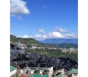 vista su una città con montagne sullo sfondo di Hotel Residency, Tripura a Rādhākishorepur