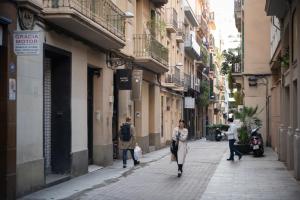 a group of people walking down a street at Seneca7 near paseo de gracia in Barcelona