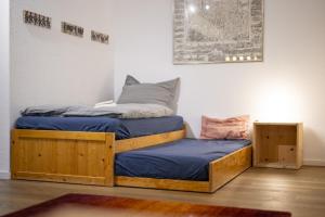Postel nebo postele na pokoji v ubytování Brentschpark Wohnung C 96