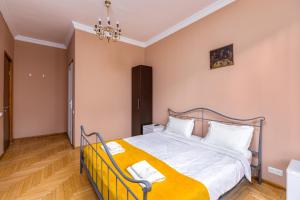 Postel nebo postele na pokoji v ubytování Sunny Hotel Tbilisi