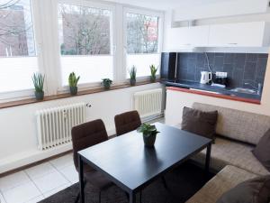 a living room with a table and a couch at Basement Küchgarten in Hamburg