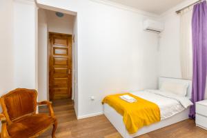 Postel nebo postele na pokoji v ubytování Sunny Hotel Tbilisi