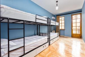 Postel nebo postele na pokoji v ubytování Sunny Hotel Tbilisi