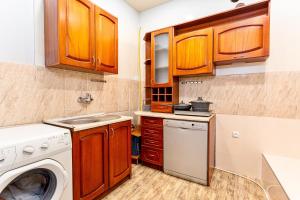 Virtuvė arba virtuvėlė apgyvendinimo įstaigoje Sunny Hotel Tbilisi