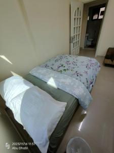 Een bed of bedden in een kamer bij Bedroom 4