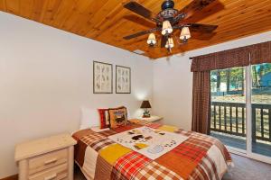 a bedroom with a bed and a ceiling fan at 050 - The Great Escape - Meredith Lodging in Big Bear City