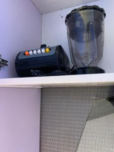 Imagem da galeria de Teal Snug Open-Plan Studio Unit in Lekki Phase 1-Netflix, Wi-Fi, 24-7 Light, Washer, Kitchen em Lagos