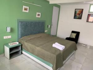 Postel nebo postele na pokoji v ubytování Green Serene Abode