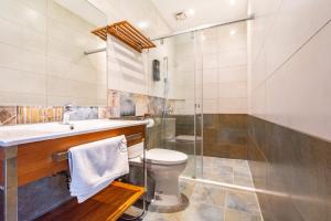 a bathroom with a toilet and a sink and a shower at 水蛙春 in Hengchun South Gate +35 photos