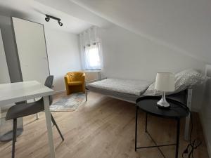 a room with a bed and a table and chairs at MyTimeHouse in Ober-Ramstadt