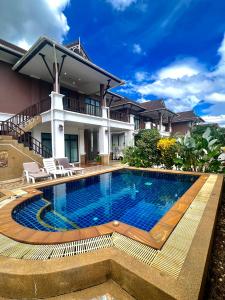 The swimming pool at or close to Best Pool villa 3 rooms 3 bathrooms