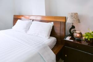 Llit o llits en una habitació de Lotus Rock Hotel Đà Nẵng