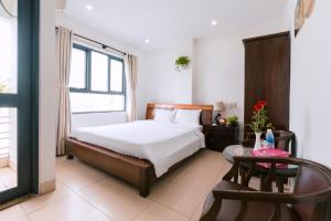 Llit o llits en una habitació de Lotus Rock Hotel Đà Nẵng