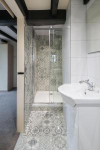 Koupelna v ubytování Hill House Farm Cottages