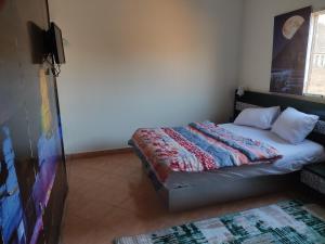 Postel nebo postele na pokoji v ubytování Elkhaima motel