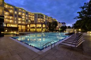 Bazén v ubytování Apart Hotel Golden Line nebo v jeho okolí