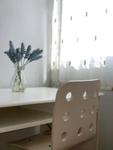 A seating area at A CALZADA