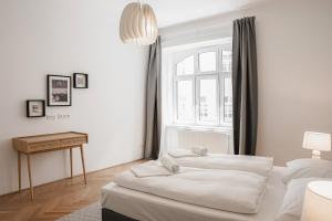 Postel nebo postele na pokoji v ubytování HeyMi Apartments Zentagasse