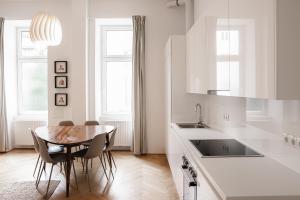 Kuchyň nebo kuchyňský kout v ubytování HeyMi Apartments Zentagasse