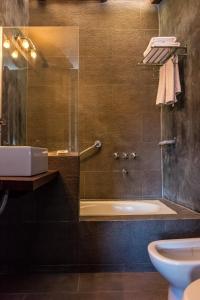 a bathroom with a tub and a sink and a toilet at Alas del Alma in Tilcara