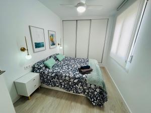 A bed or beds in a room at SILVER -Apartamentos Birdie-