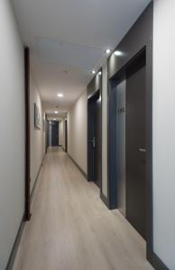 an empty corridor of an office building with a long hallway at Hostal Emeritae in Mérida